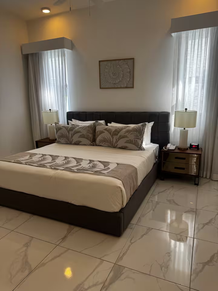 Master Bedroom — 1 King Bed